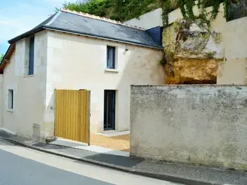 Cottage in Savonnières,Gîte atypique troglodytique, calme, proche de la Loire, tout inclus, avec cour privative et garage FR-1-381-280 N°832754