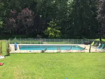 Cottage in Luynes,Gîte familial avec piscine chauffée et jardin privatif près des châteaux de la Loire FR-1-381-393 N°832766