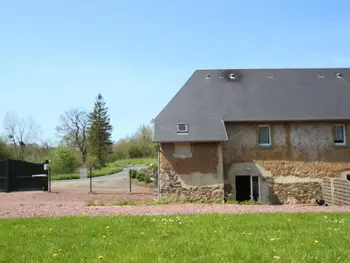 Cottage in Saint Sauveur Villages Saint Sauveur Lendelin,Maison confortable avec terrasse, entre Baie du Mont St-Michel et Cotentin, animaux acceptés FR-1-362-469 N°832870