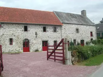 Casa rural en Heugueville sur Sienne,Charmante Maison Normande, 2 Chambres, Grand Jardin, Proche Plages et Rivière, Animaux Acceptés FR-1-362-496 N°832897