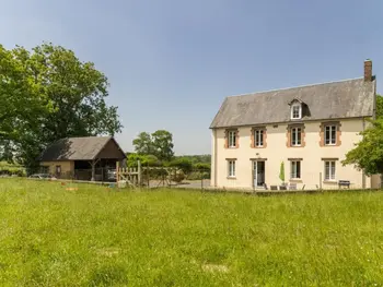 Gîte in Saint Martin de Cenilly,Maison de campagne, 3 chambres, poêle, jardin privé, animaux acceptés, au cœur de la nature Manche. FR-1-362-499 N°832922