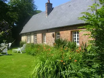 Casa rural en Bénesville,Charmant gîte avec jardin près de Veules Les Roses et Dieppe, animaux acceptés, idéal pour couples. FR-1-441-201 N°832974