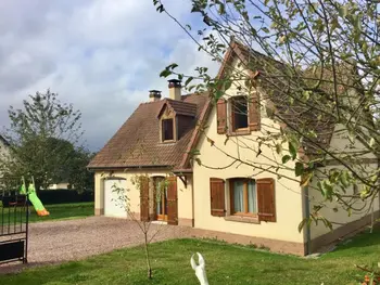 Gîte in Mortemer,Charmante Maison Normande avec Jardin Privé, Cheminée et Proche de l'Avenue Verte FR-1-441-274 N°833016