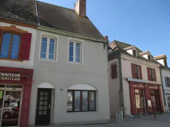 Gite in Huriel,Gîte Indépendant avec Cour Close, WiFi et Chauffage Compris – Proche Montluçon et Néris-les-Bains FR-1-489-27 N°833246