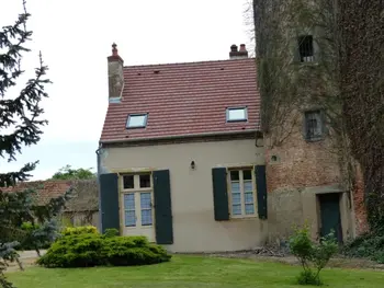 Cottage in Dompierre sur Besbre,Maison de charme avec cheminée et jardin à Dompierre-sur-Besbre FR-1-489-112 N°833292