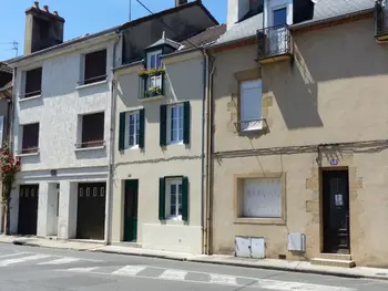 Gite à Moulins,Maison cosy à Moulins : proche centre, cour fleurie, vélos, WiFi et draps fournis FR-1-489-162 N°833317