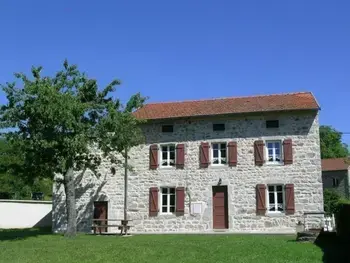 Casa rural en La Guillermie,Gîte familial avec jardin, proche de Vichy, 4 chambres, draps inclus, animaux acceptés FR-1-489-188 N°833328