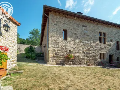 Gite à Montarcher,Gîte confortable avec jardin, cheminée, et wifi à Montarcher FR-1-496-11 N°833517