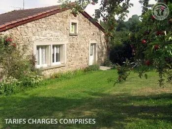 Gîte in Saint Didier sur Rochefort,Gîte charmant avec cheminée, terrasse et borne de charge, à Saint-Didier-sur-Rochefort FR-1-496-12 N°833519