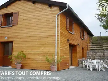 Cottage in Saint Cyr de Valorges,Gîte 4 chambres avec jardin, animaux acceptés, terrasse et abri voiture FR-1-496-17 N°833524