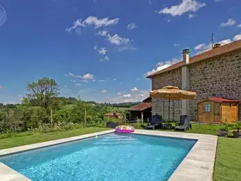 Agriturismo a Belmont de la Loire,Gîte avec piscine, cheminée, jardin, et animaux acceptés FR-1-496-32 N°833538