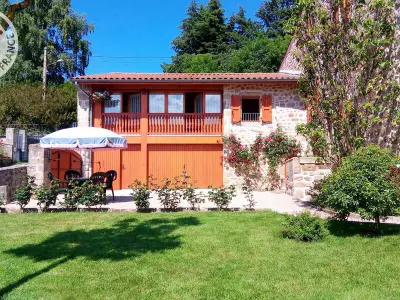 Gite à Merle Leignec,Gîte cosy 1 ch. avec jardin, animaux admis, rando et patrimoine aux Monts du Forez FR-1-496-45 N°833549