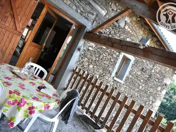 Agriturismo a La Terrasse sur Dorlay,Gîte spacieux avec terrasse couverte, proche Parc du Pilat, idéal pour groupes et activités de plein air FR-1-496-73 N°833567