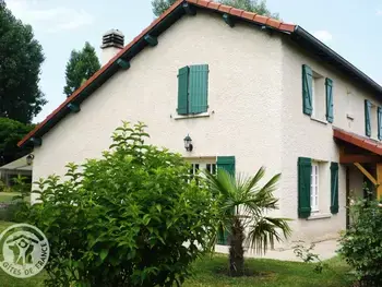 Casa rural en Renaison,Maison spacieuse et moderne avec jardin privatif, terrasses, cheminée et équipements complets à Renaison FR-1-496-110 N°833606