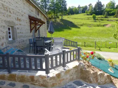 Gite à Apinac,Gîte au calme avec terrasse, BBQ, ping-pong, rando/VTT, proche St-Bonnet-le-Château, wifi gratuit FR-1-496-122 N°833625