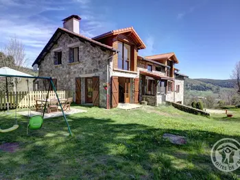 Cottage in La Versanne,Gîte rural avec cheminée, salle de jeux, espace télétravail et accès direct aux sentiers de randonnée FR-1-496-127 N°833634