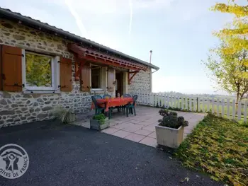 Cottage in Saint Héand,Gîte rural 2 chambres avec jardin, terrasse, wifi, animaux acceptés FR-1-496-130 N°833640