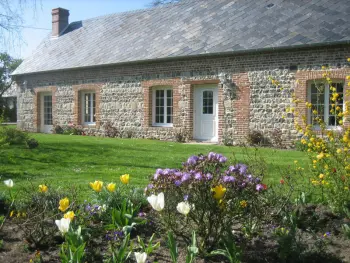 Cottage in Sotteville sur Mer,Gîte de charme à Sotteville-sur-Mer : Terrasse, Jardin, Proche Plage, 3 Chambres, pour 6 personnes FR-1-441-545 N°833647