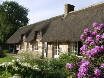 Gite in Saint Antoine la Forêt,Charmante chaumière normande avec jardin, parking privé et poêle à bois, proche de Saint-Antoine-la-Forêt FR-1-441-570 N°833661