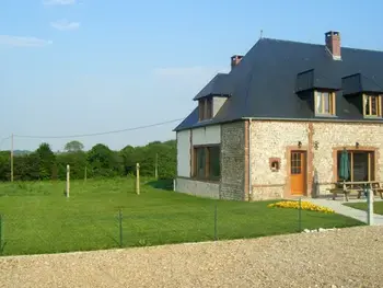 Cottage in Yport,Étable rénovée avec jeux extérieurs, barbecue, cheminée et parking privé FR-1-441-597 N°833679