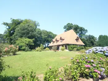 Cottage in Blosseville,Maison de charme avec grand jardin, proche de la mer, cheminée, terrasse et équipements familiaux FR-1-441-605 N°833729