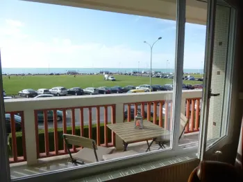 Apartment in Dieppe,Appartement cosy avec vue mer, balcon, parking privé, et accès à tout à pied FR-1-441-615 N°887058