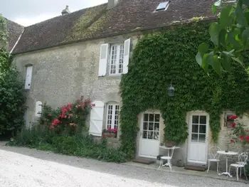 Orne, Gite in Sarceaux, Maison de caractère avec jardin, proche d'Argentan, idéale pour pêche et détente en campagne FR-1-497-131 N°833855