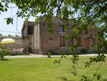 Cottage in Bucey en Othe,Charmant Gîte à la Campagne avec Jardin Clôturé, Animaux Bienvenus, Proche de Troyes FR-1-543-8 N°833943