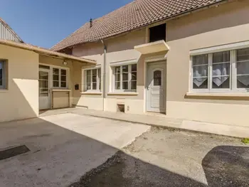 Casa rural en Villenauxe la Grande,Charmant gîte familial avec cour, garage, spa, équipements bébé et option piscine près de Paris FR-1-543-23 N°833951