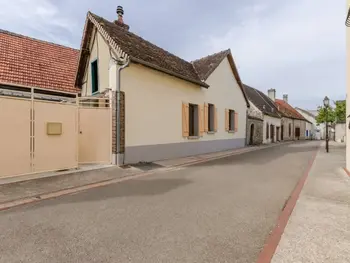 Casa rural en Villenauxe la Grande,Maison cosy avec cour privée, proche de Provins, piscine commune, accueil motards et vélos FR-1-543-52 N°833970