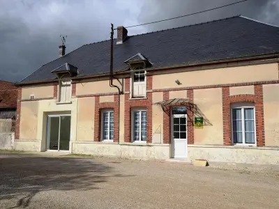 Gite à Champfleury,Maison à Champfleury : Jardin, BBQ, Parking, Wifi, 4 chambres, proche de Troyes et magasins d'usine FR-1-543-61 N°833974