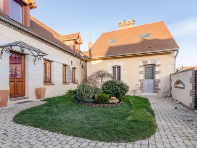 Gite à Estissac,Charmante Maisonnette avec Jardin, Piscine et Confort Moderne Près de Troyes FR-1-543-82 N°833987