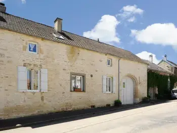 Gîte in Villiers le Bois,Charmante Maison Familiale avec Jardin Clôturé, Poêle, Près de Champagne et Nigloland FR-1-543-96 N°833996