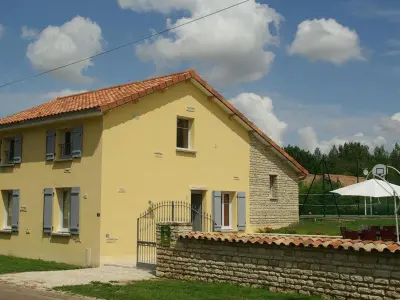 Gite à Mathaux,Maison familiale avec jardin, proche lacs et Nigloland, village calme, équipements complets. FR-1-543-150 N°834050