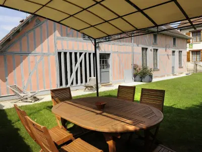 Gite à Charmont sous Barbuise,Charmant Gîte Cosy avec Jardin, Parking Privatif et Proche de Troyes FR-1-543-165 N°834059