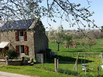 Orne, Gite in Tinchebray Bocage Frênes, Maison Normande avec Jardin Clôturé, Cheminée et Options Confort, près de la Roche d'Oëtre FR-1-497-141 N°834173