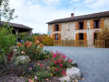 Agriturismo a Les Salles,Gîte au calme avec terrasse, cheminée et pêche à proximité, animaux acceptés. FR-1-496-225 N°834175