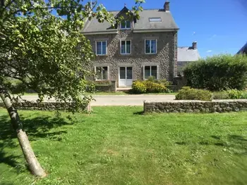 Gite in Réville,Grande Maison avec Jardin Clos, Proche Plage, Parking et Animaux Acceptés FR-1-362-904 N°834245