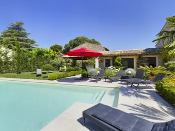 Maison à Eygalières,Charmante Villa à Eygalière avec Piscine, Jardin Arboré et Climatisation FR-1-599-19 N°834304