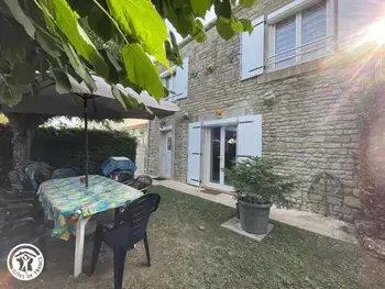 Casa rural en Thiré,Maison Authentique avec Cour Privée, Wifi et Proximité Activités – Thiré, Vendée FR-1-426-396 N°834517