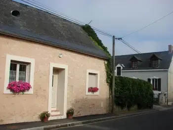 Casa rural en Vallon sur Gée,Charmante maison de bourg avec cour et Wi-Fi, à 25 km du Mans, produits locaux offerts FR-1-410-187 N°834583