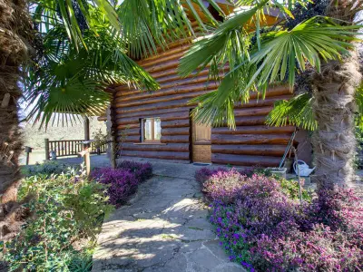 Gite à Dussac,Chalet de charme avec étang privé : pêche, nature et détente au cœur du Périgord FR-1-616-72 N°834595