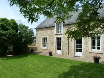 Casa rural en Saint Rémy de Sillé,Maison de charme en pierres, 5 chambres, jardin clos, terrasse, calme, ping-pong, proche loisirs. FR-1-410-150 N°834707