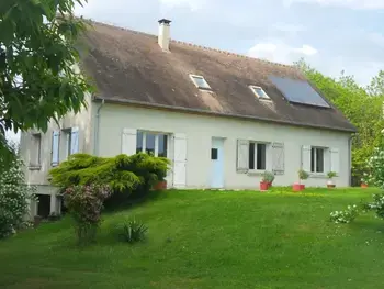 Gîte in Saint Jean de la Motte,Gîte spacieux avec salle de jeux, tennis et cheminée, idéal pour familles et amis jusqu'à 15 pers. FR-1-410-223 N°834713