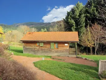 Gîte in Les Noes,Chalet 2 Chambres avec Terrasse Privée, Activités et Équipements Complets en Pleine Nature FR-1-496-242 N°834804