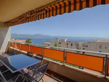 Appartement in Ajaccio,Ajaccio: Appartement climatisé 4 pièces, 6 couchages, centre-ville FR-1-61-509 N°887884