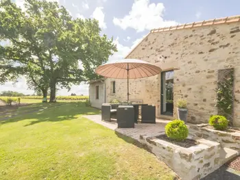 Casa rural en Château Thébaud,Gîte de charme avec piscine chauffée et WiFi - 2 chambres FR-1-306-803 N°834876