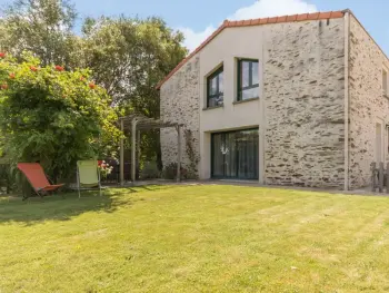 Gîte in Saint Julien de Concelles,Charmante maison rénovée à 300m de la Loire avec jardin, terrasse, WiFi et équipements bébé FR-1-306-815 N°834883