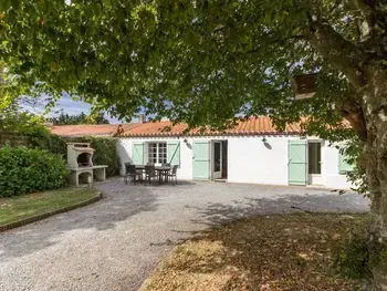 Cottage in Villeneuve en Retz,Ferme rénovée avec jardin clos, proche plages, Pornic et Nantes - vélos, terrain de pétanque, équipements bébé FR-1-306-825 N°834891