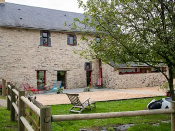 Gite à Pannecé,Maison spacieuse avec piscine chauffée, jardin clos et équipements de loisirs en pleine campagne FR-1-306-1114 N°835010